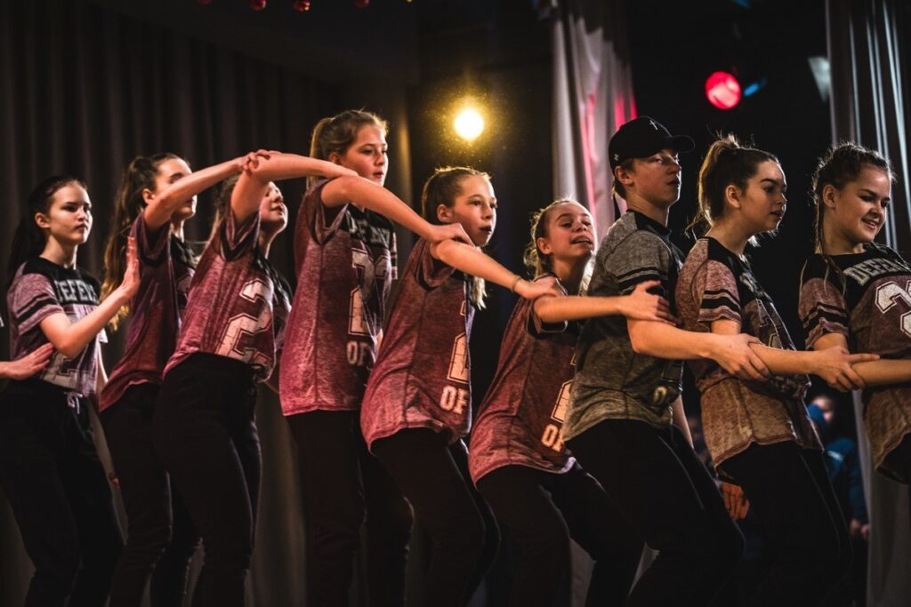 Dance Beat deju grupa dejo sacensībās.