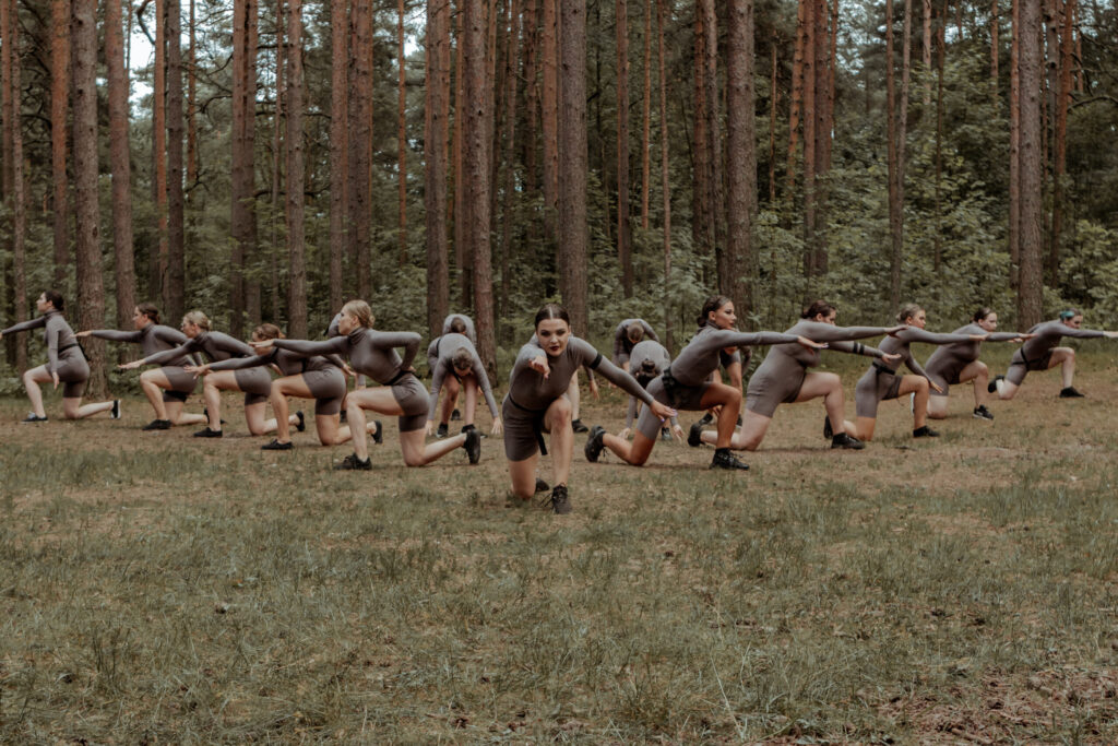 Deju studija REVERSE, komanda dejo ārā