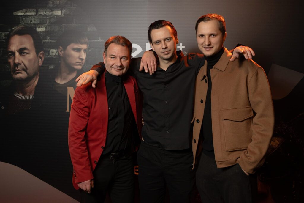 Režisors ar galvenajiem aktieriem pirmizrādē