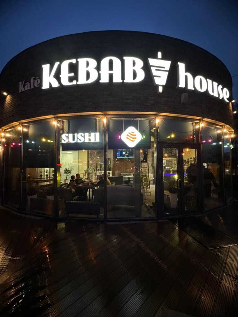 kebab house kafejnīcas ieeja