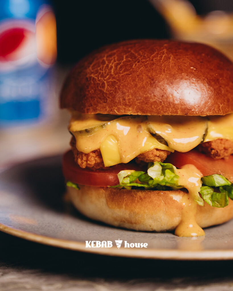 kebab house burgers uz šķīvja