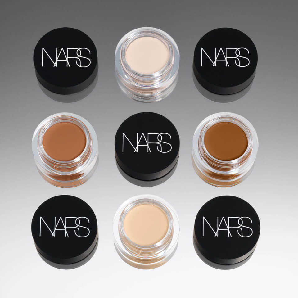 ''NARS Soft Matte'' konsīleri dažādos toņos.