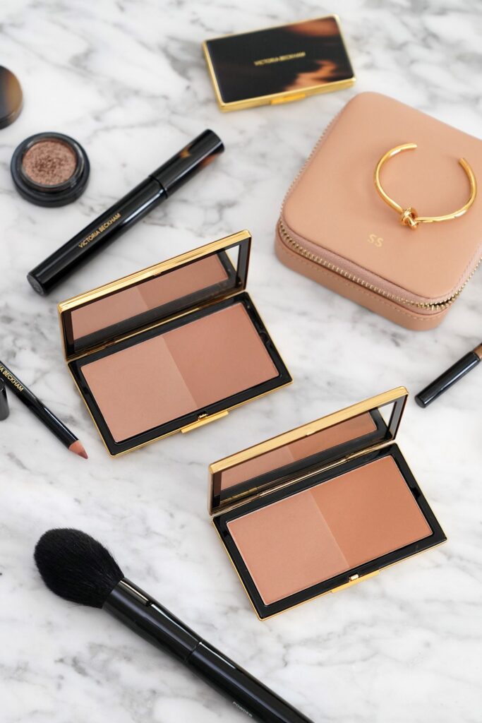 ''Victoria Beckham Beauty Matte Bronzing Brick'' bronzeris ar otiņu.