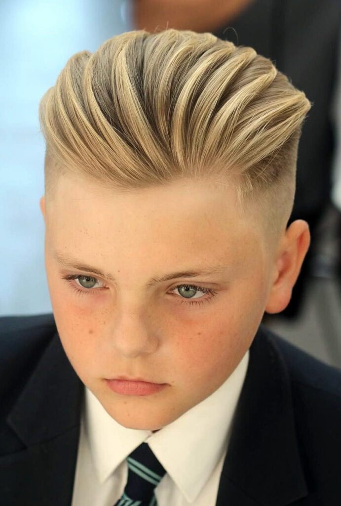 Zēns ar sakārtotiem matiem un aizmuguri, jeb ''Slicked-Back Fade''