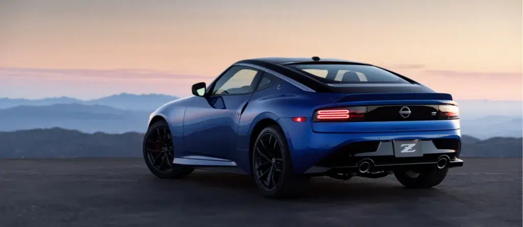2024. gada Nissan Z zilā krāsā.