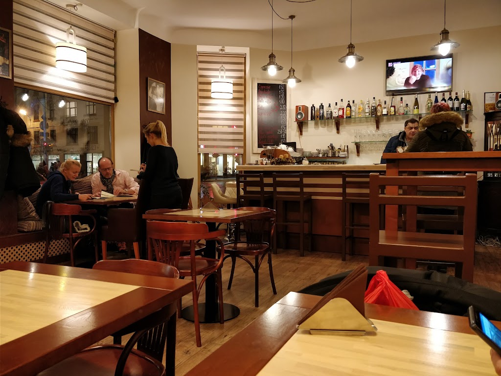 ''Wok n Kurry'' indiešu restorāna interjers.