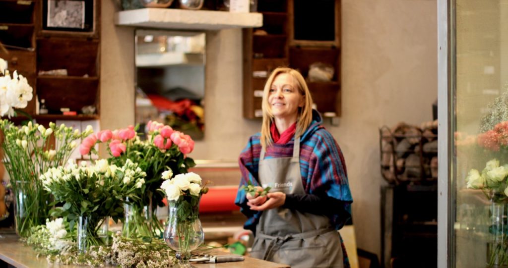 Darbiniece ''Floristic Studio'' Ziedu Veikalā.