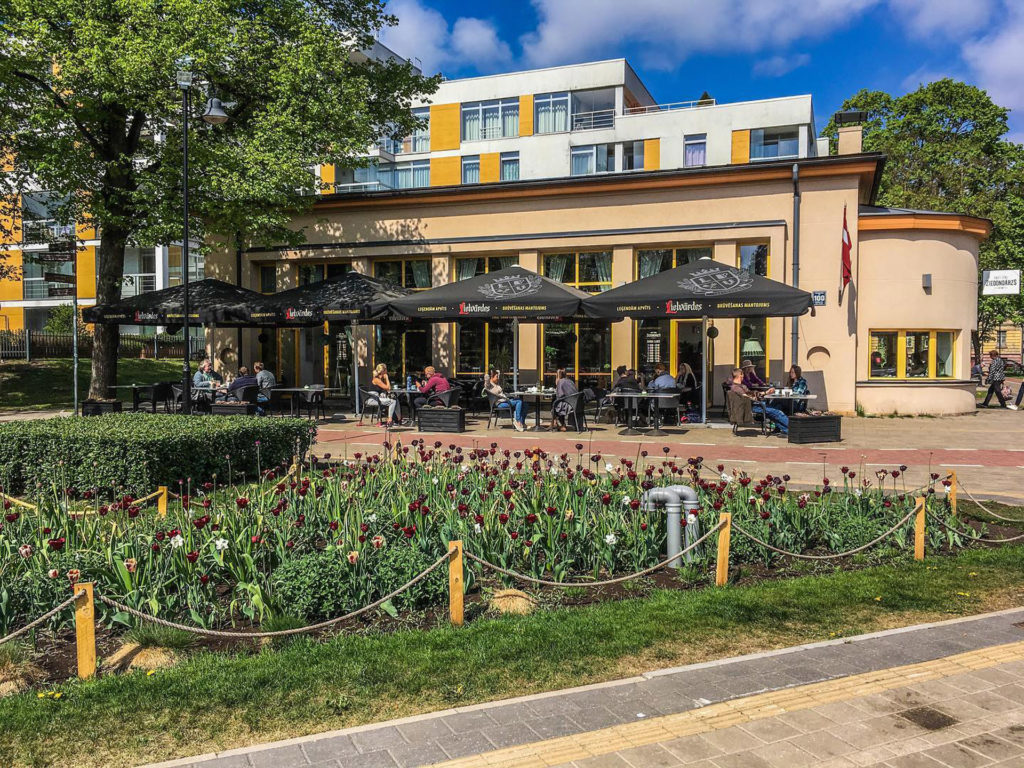 Restorāns un kafējnīca ''Paviljons Ziedoņdārzs''