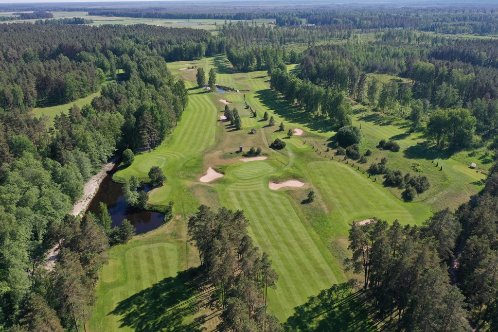 Skats no augšas uz Golfa laukumu "Viesturi" Jaunmārupē