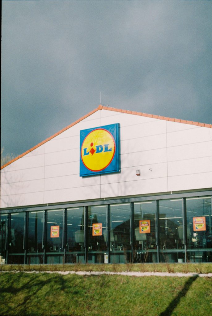 Lidl lielveikala ieeja