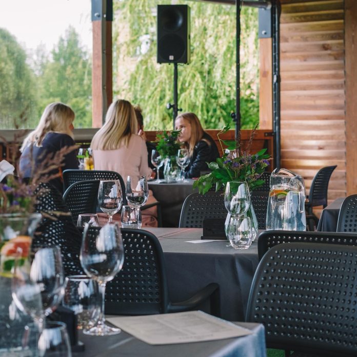 Cafè Riverside, restorāns kur paēst kuldīgā.