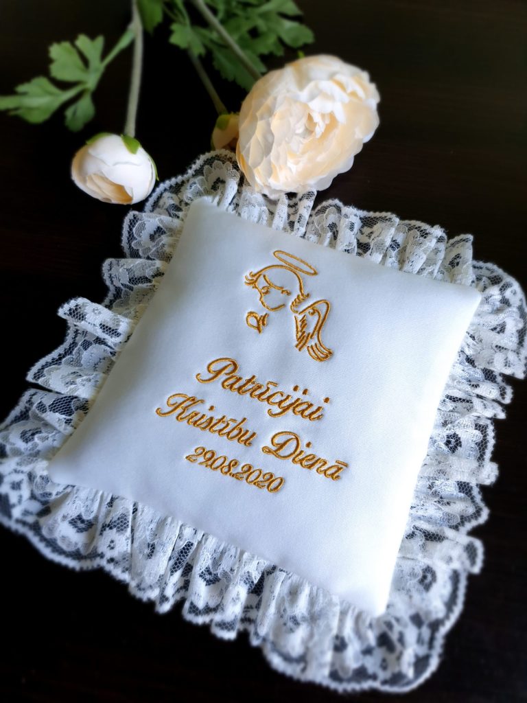 Dekoratīvs spilventiņš ar personalizētu uzrakstu 