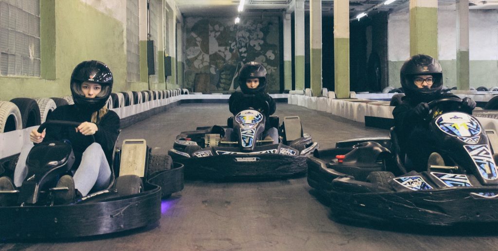 Elektrokartingi "Guns N Lasers" izklaides bērniem Rīgā