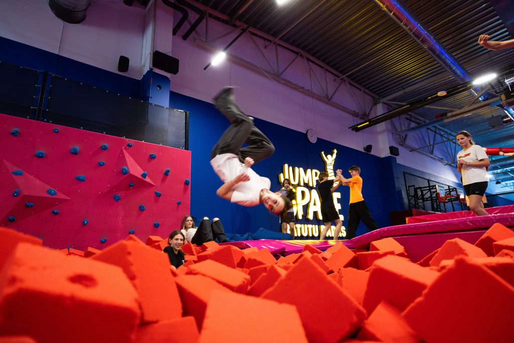 Jump space laukums