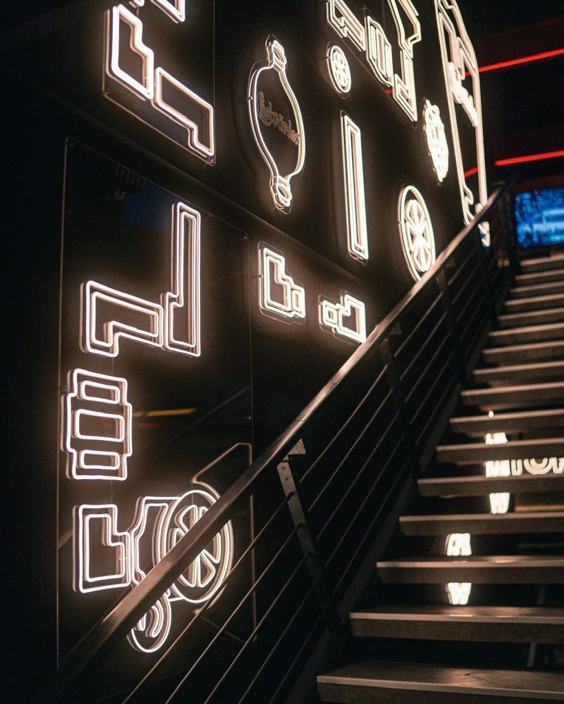 Kebab factory food court kāpnes uz bāru