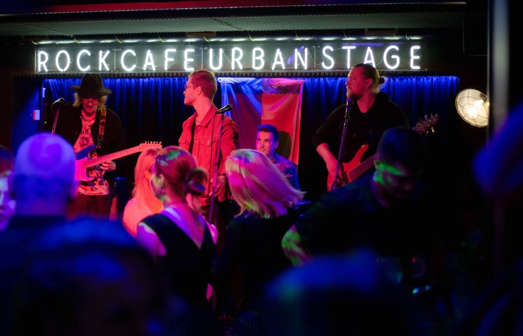 ST.BLACK & rock cafe urban stage dzīvā mūzika.