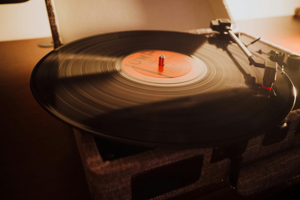 Mūzikas plates no veikala '''Vinylla''.