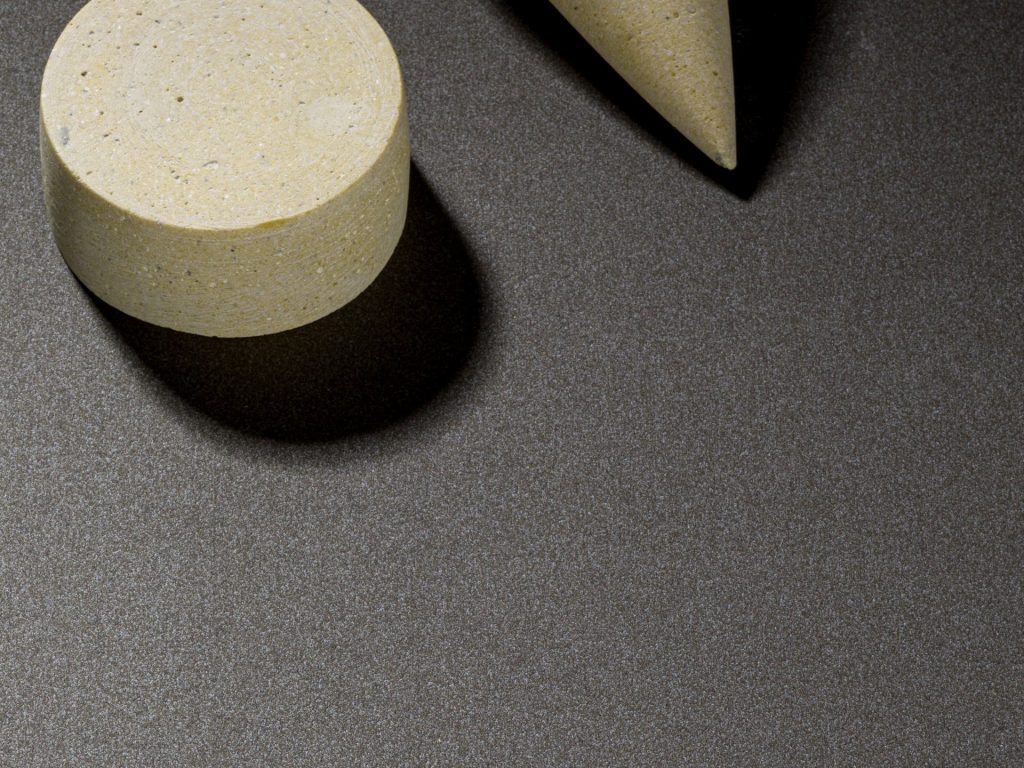 Betona tekstūras tumši brūngans materiāls