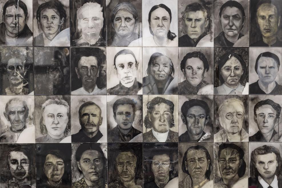 Lauras Veļas izstādes darbs "Ievainotā atmiņa"