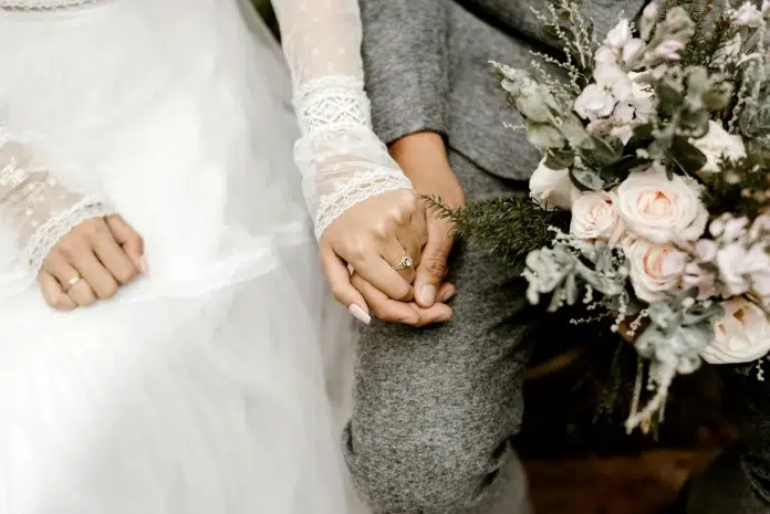 Mičošana, sena latviešu tradīcija līgavai un līgavainim.
