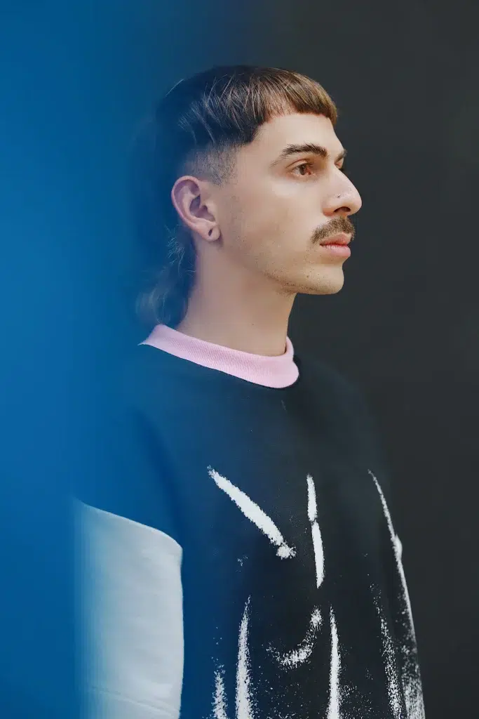 Jauniešu frizūras trends: īsais mullets vīrietim