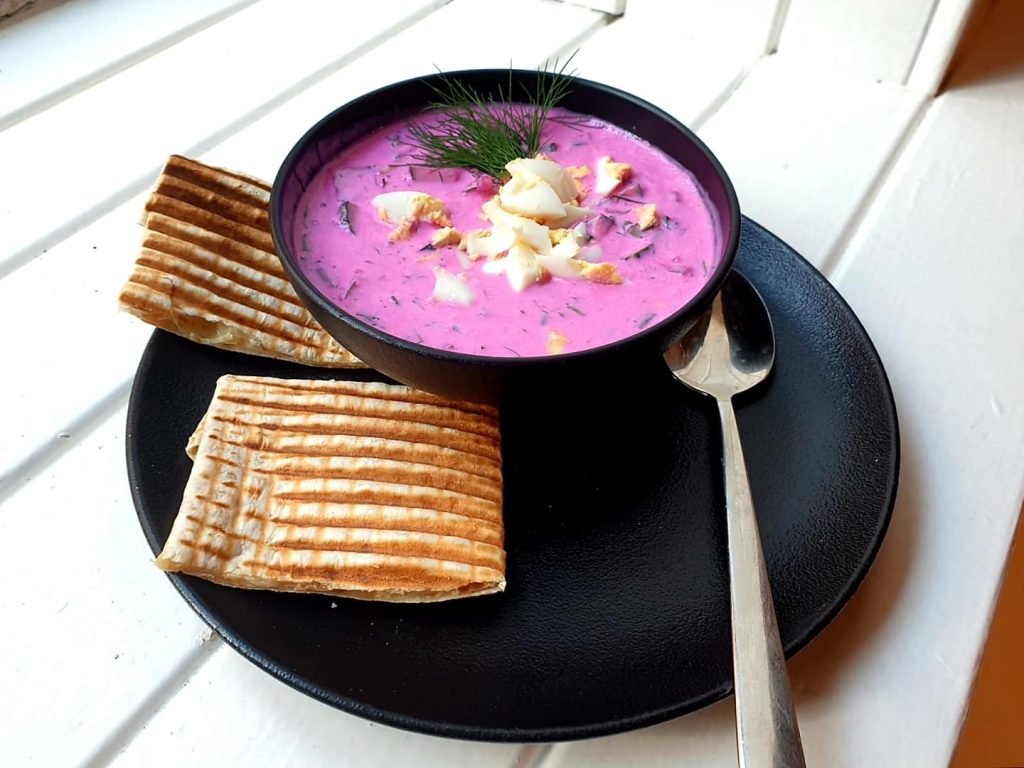 Ausmeņa Kebaba aukstā zupa ar kebaba maizi