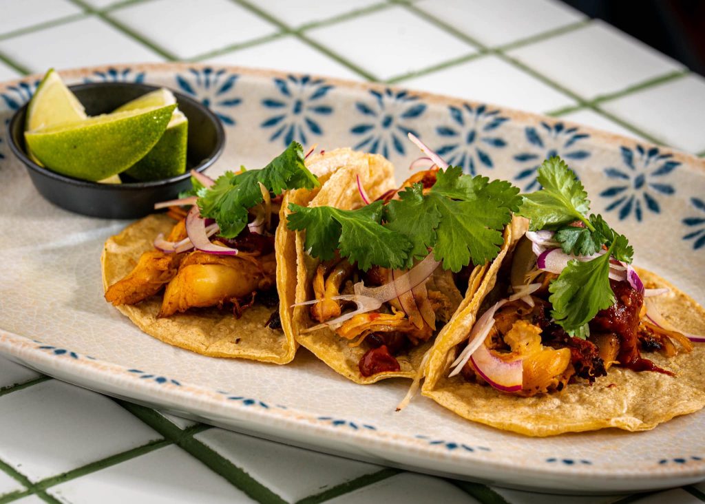 "El Mercado Riga" tacos at laimu šķivja sānā