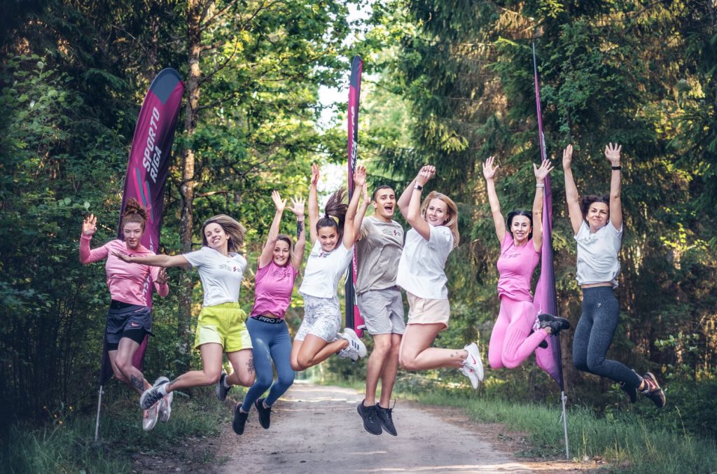 "Sporto Rīga" komada lec gaisā bildē