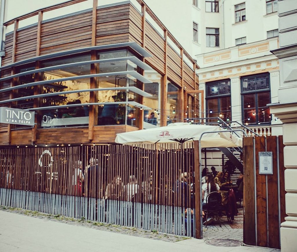 Vīna telpa un restorāns "Tinto" Rīgas centrā