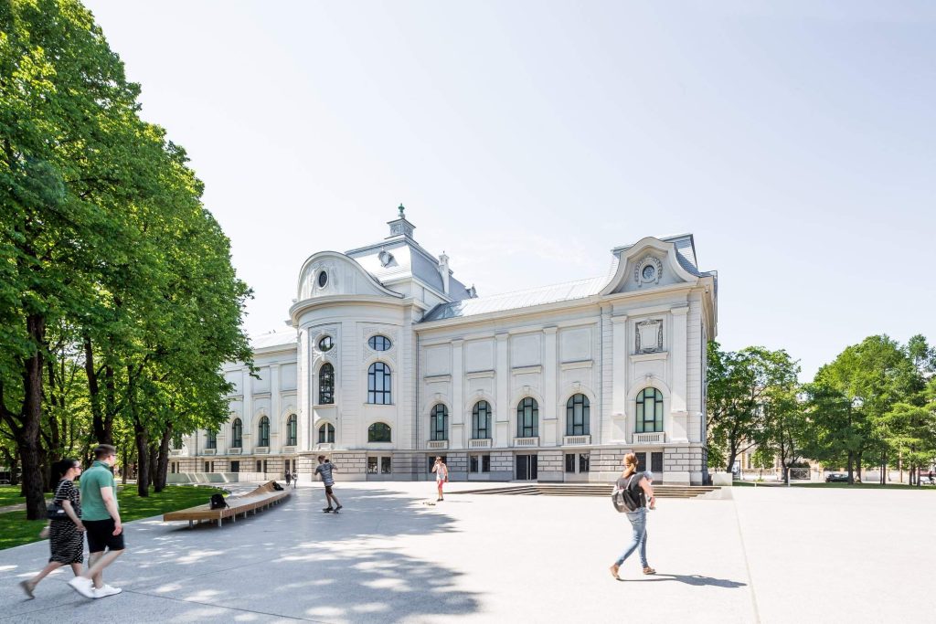 Latvijas Nacionālā mākslas muzeja pagalms