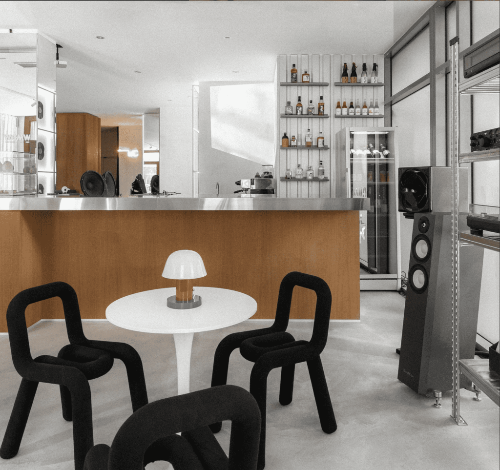 Inerjers kafējnīcā When Coffee Meets Whisky