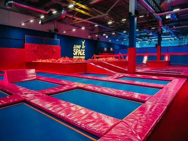 Jums Space batutu parks tirdzniecības centrs Spice