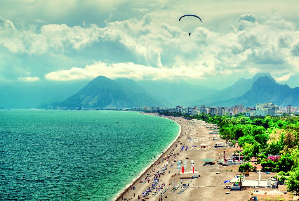 Antālija piejūras pludmale Turcijā