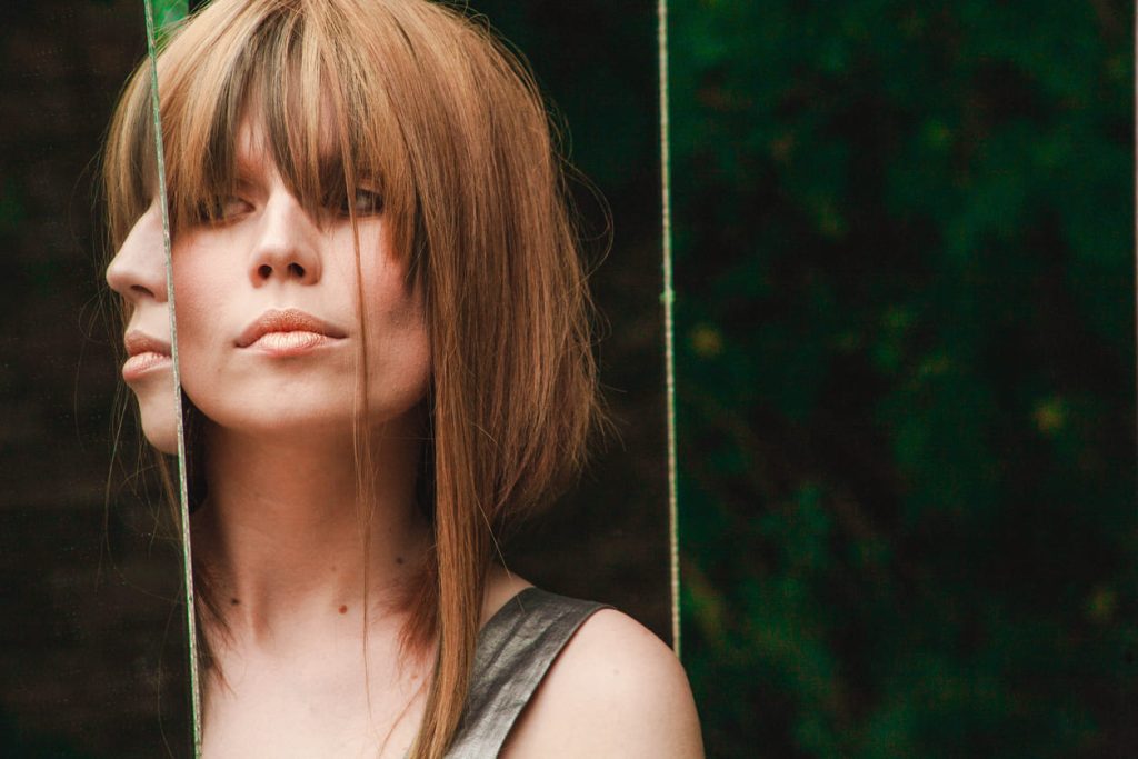 Matu griezums ar gaisīgu "čolku".