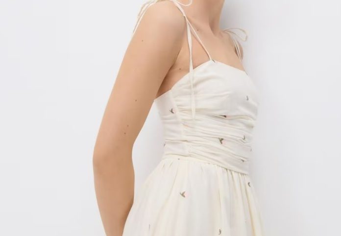 Balta kleita ar mazām puķītēm