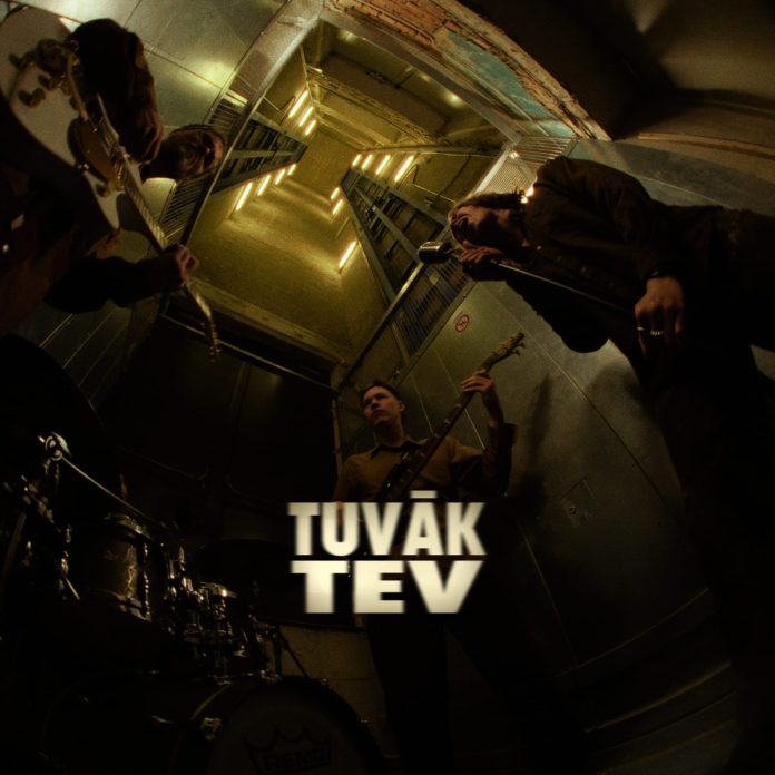 Tuvāk tev Cover