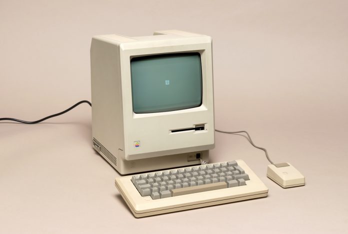 Apple pirmais dators