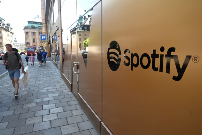 Spotify logo uz ēkas