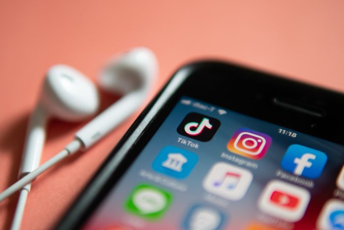 Tiktok aplikācija telefonā